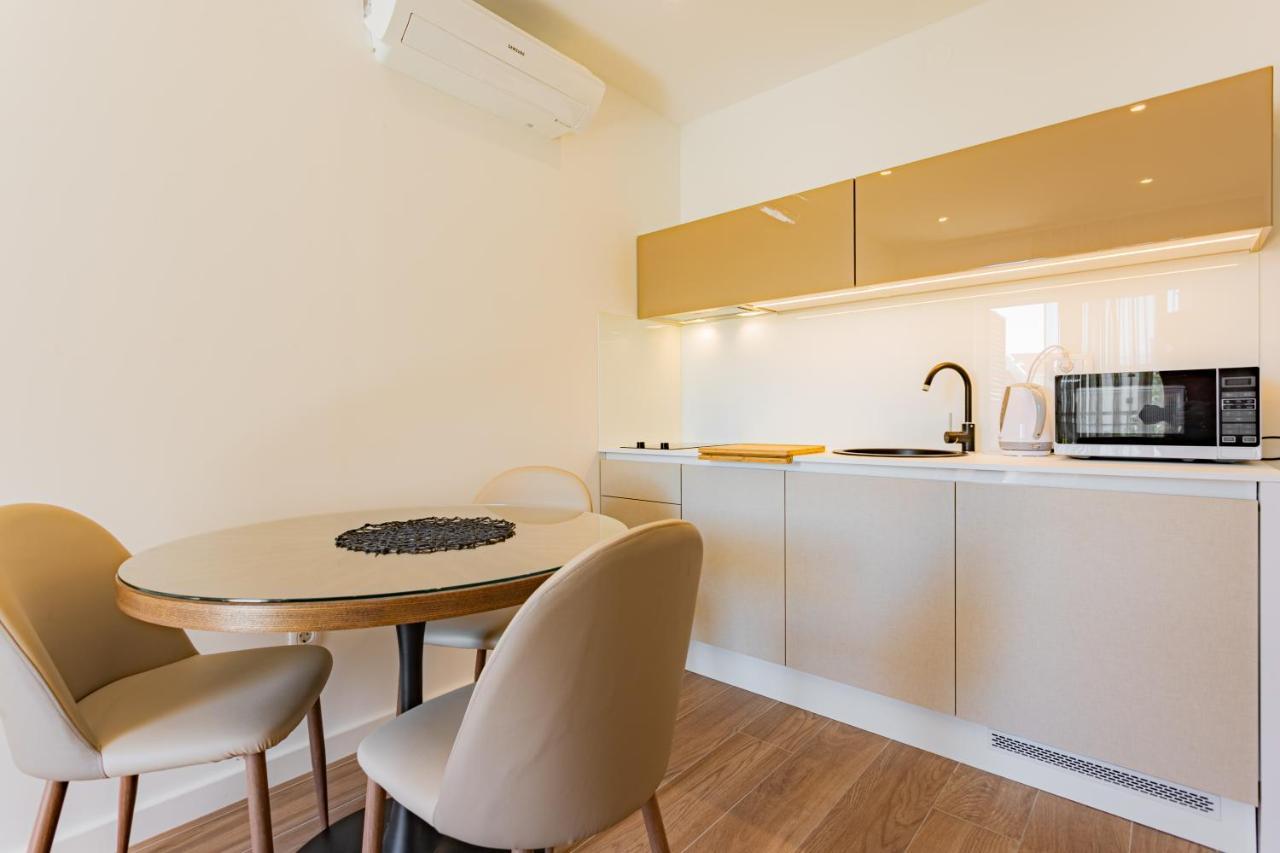 Apartmani Benzon Baška Voda المظهر الخارجي الصورة