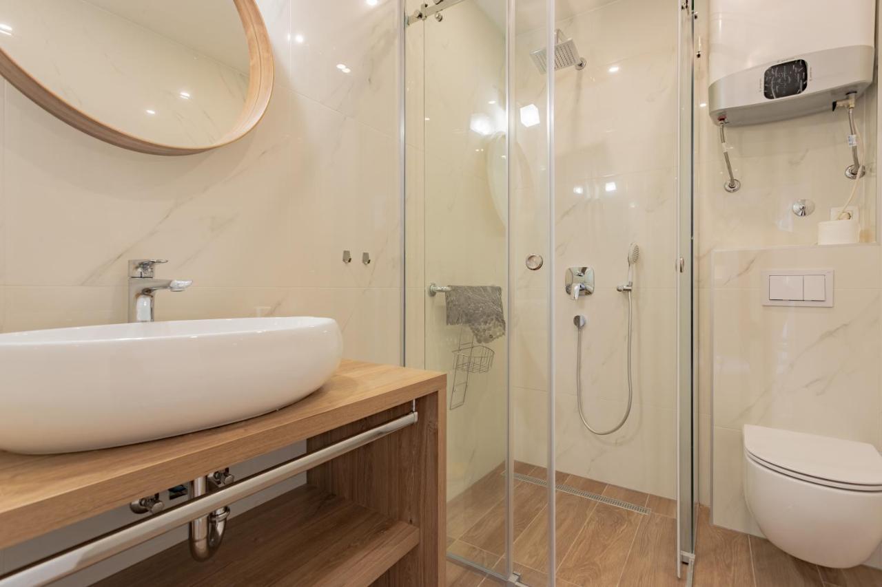 Apartmani Benzon Baška Voda المظهر الخارجي الصورة