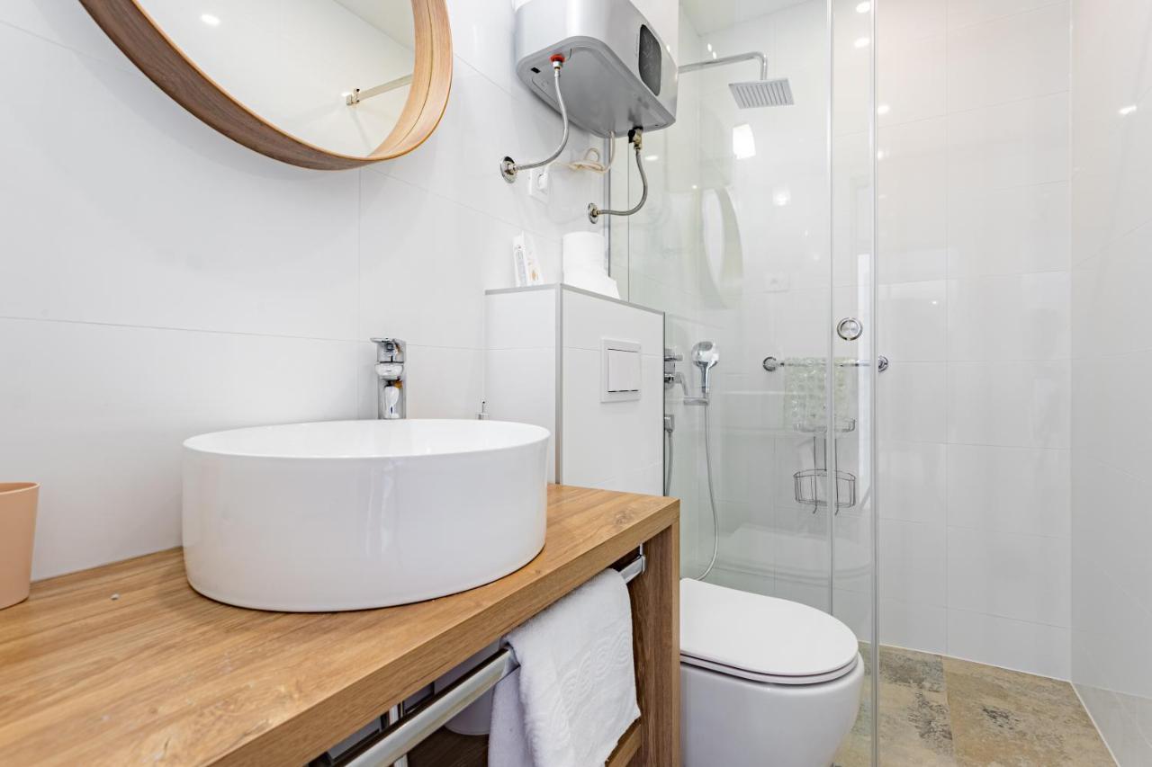 Apartmani Benzon Baška Voda المظهر الخارجي الصورة