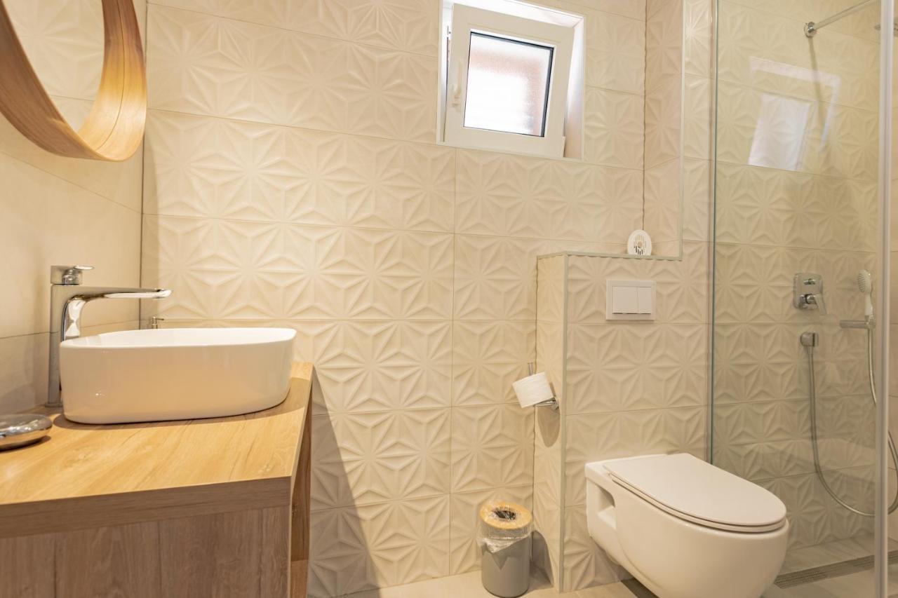 Apartmani Benzon Baška Voda المظهر الخارجي الصورة